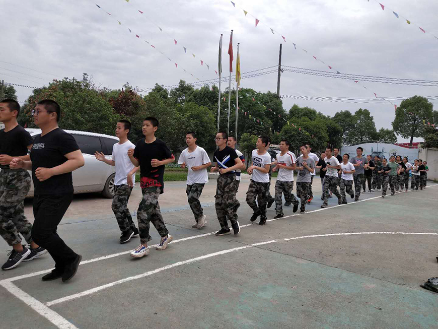 来宾AAA级女孩叛逆青少年学校